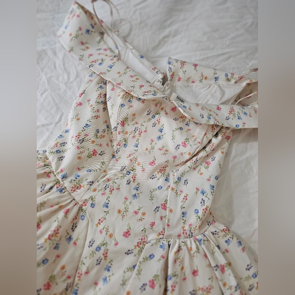 HOUSE OF CB Elida White Posy Print Corset Mini Dress Medium - Picture 6 of 10